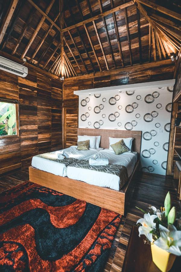 Ocho Bali Surf Camp Lejlighed Uluwatu Eksteriør billede
