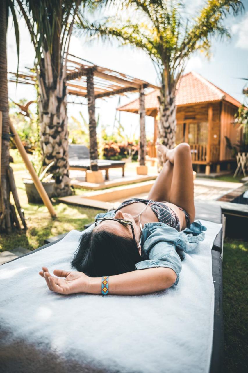 Ocho Bali Surf Camp Lejlighed Uluwatu Eksteriør billede