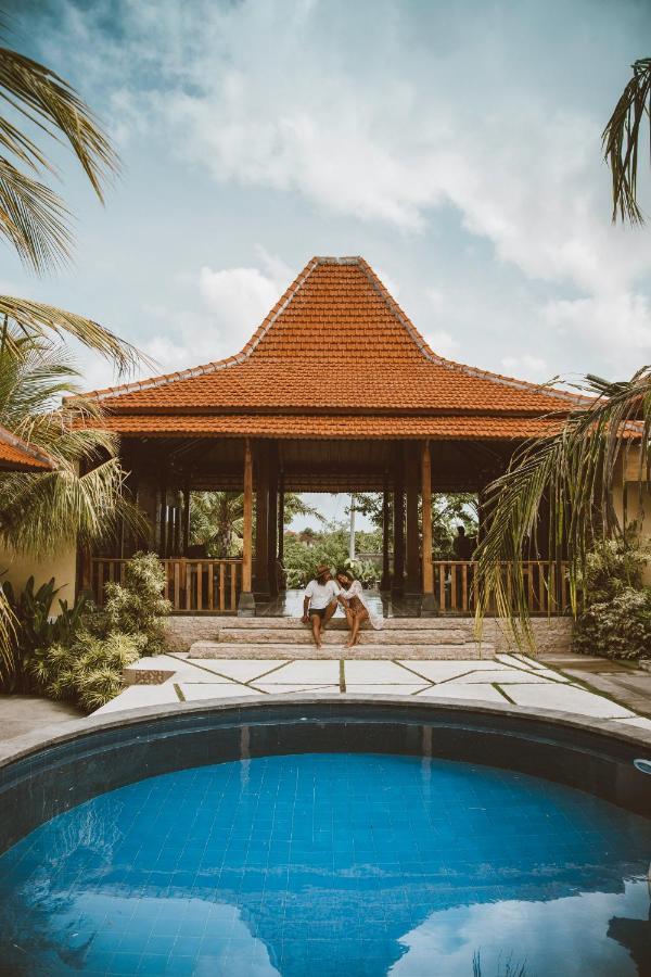 Ocho Bali Surf Camp Lejlighed Uluwatu Eksteriør billede